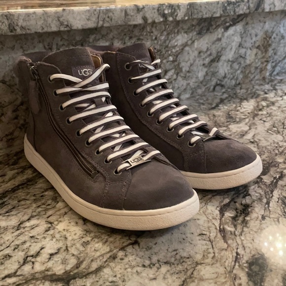 🤍🤎NEVER WORN UGG SNEAKERS🤎🤍 - Picture 1 of 5